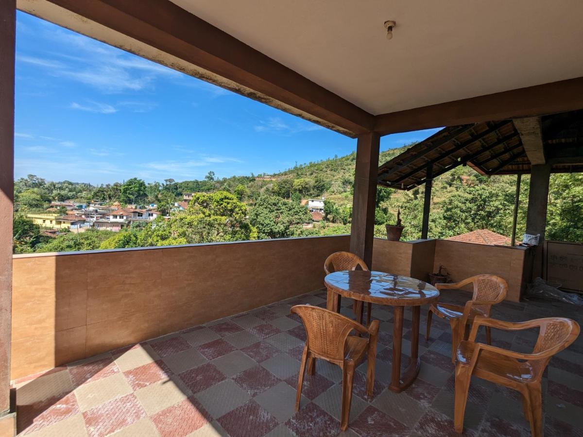 Daisey Dee Homestay Мадикери Экстерьер фото